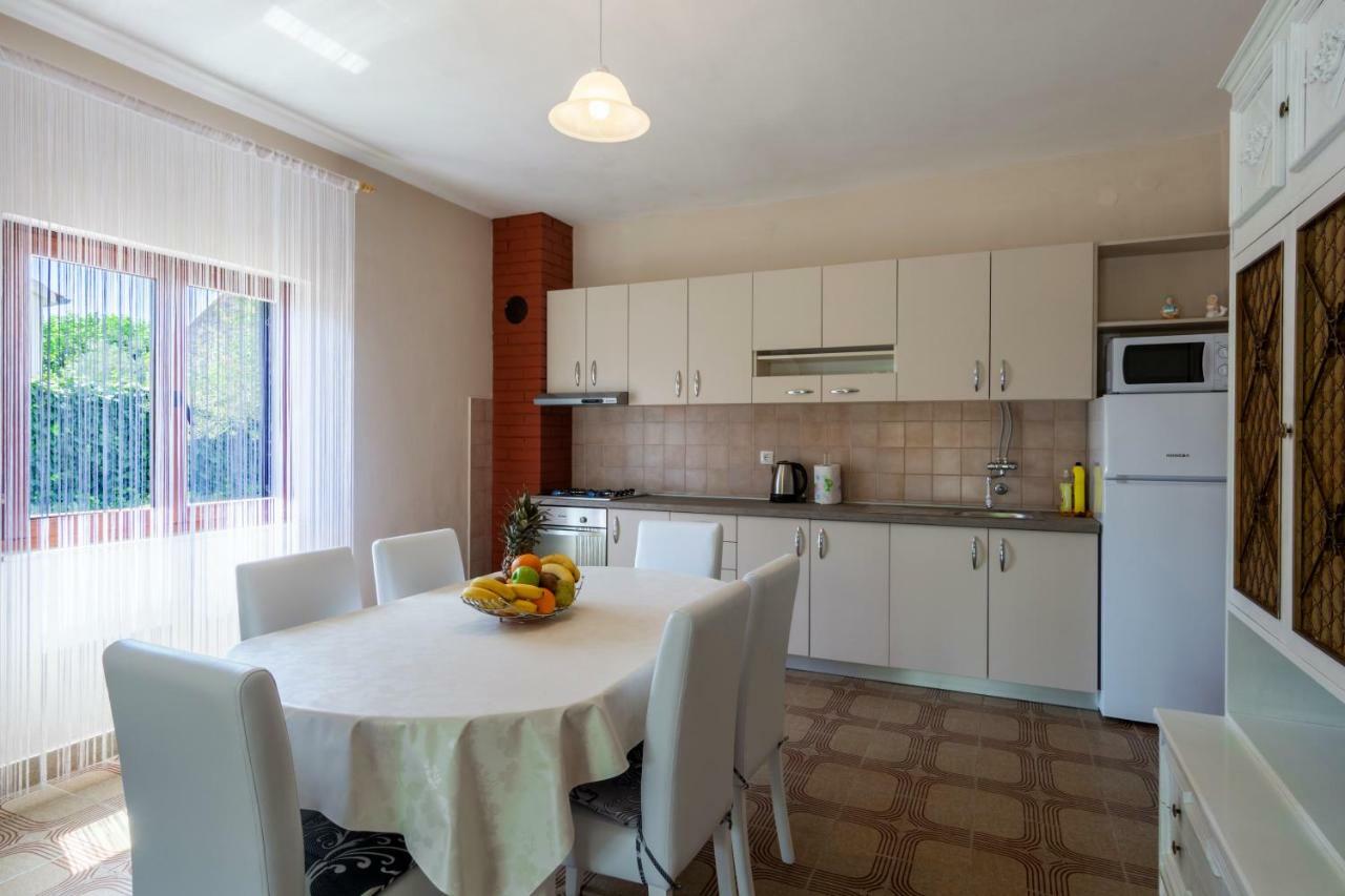 Vacation House Maslina Rupalj Buitenkant foto