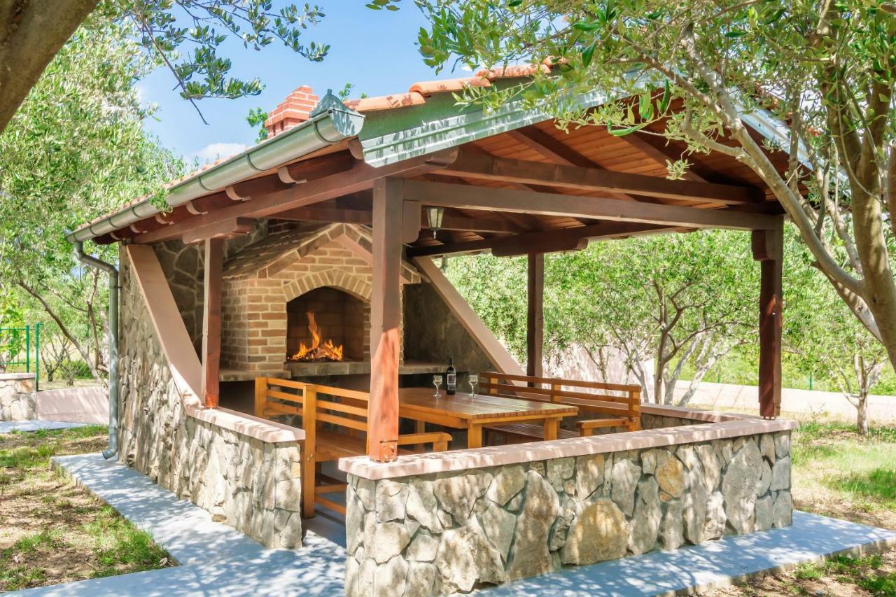 Vacation House Maslina Rupalj Buitenkant foto