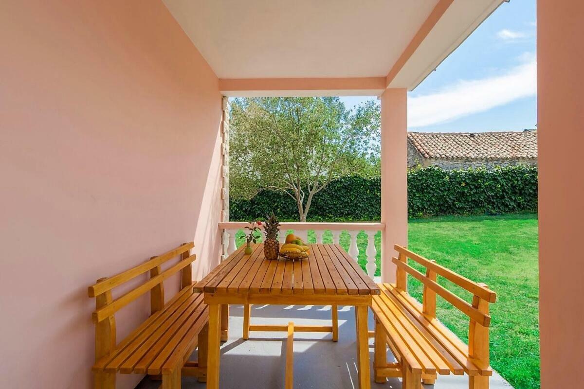 Vacation House Maslina Rupalj Buitenkant foto