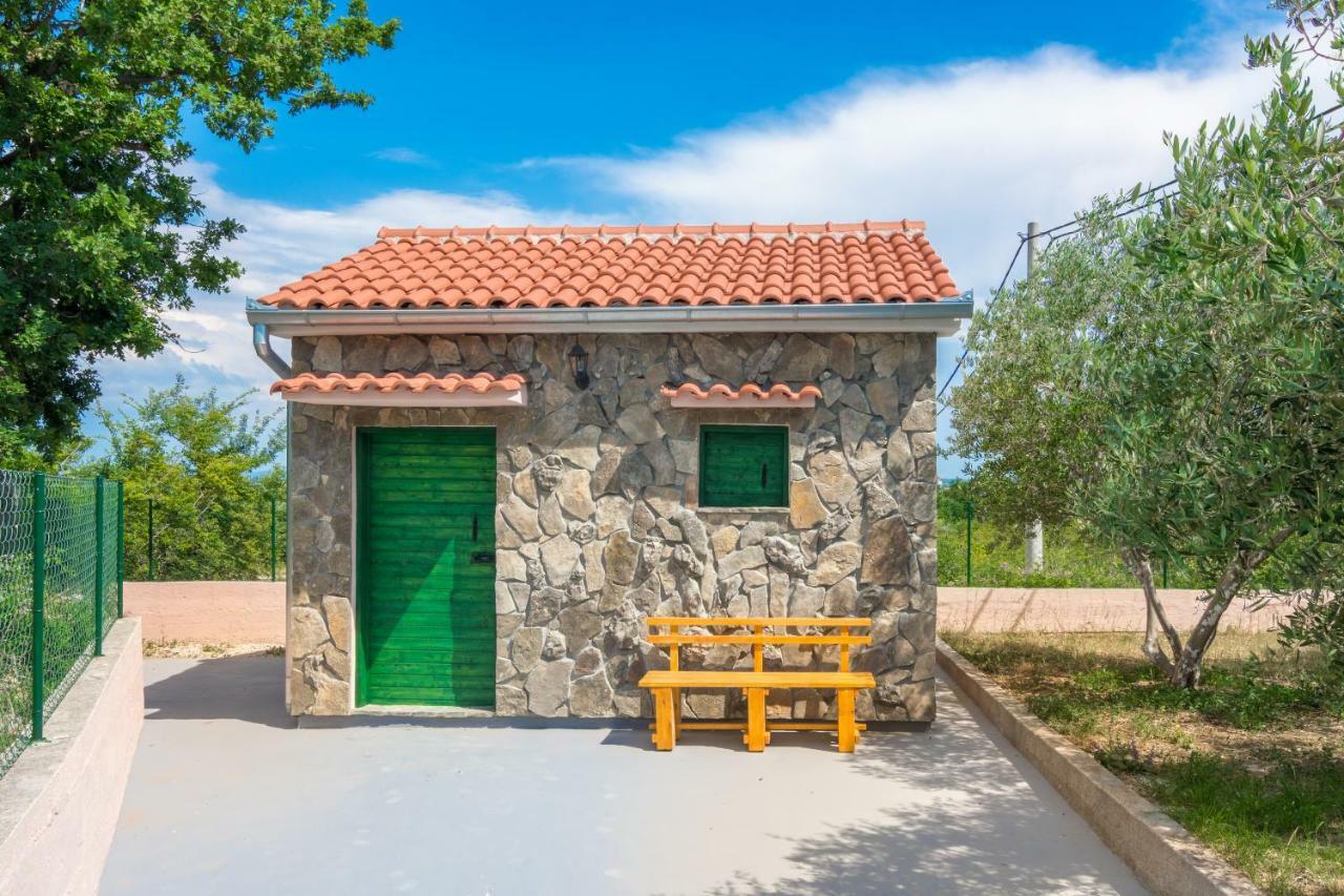 Vacation House Maslina Rupalj Buitenkant foto