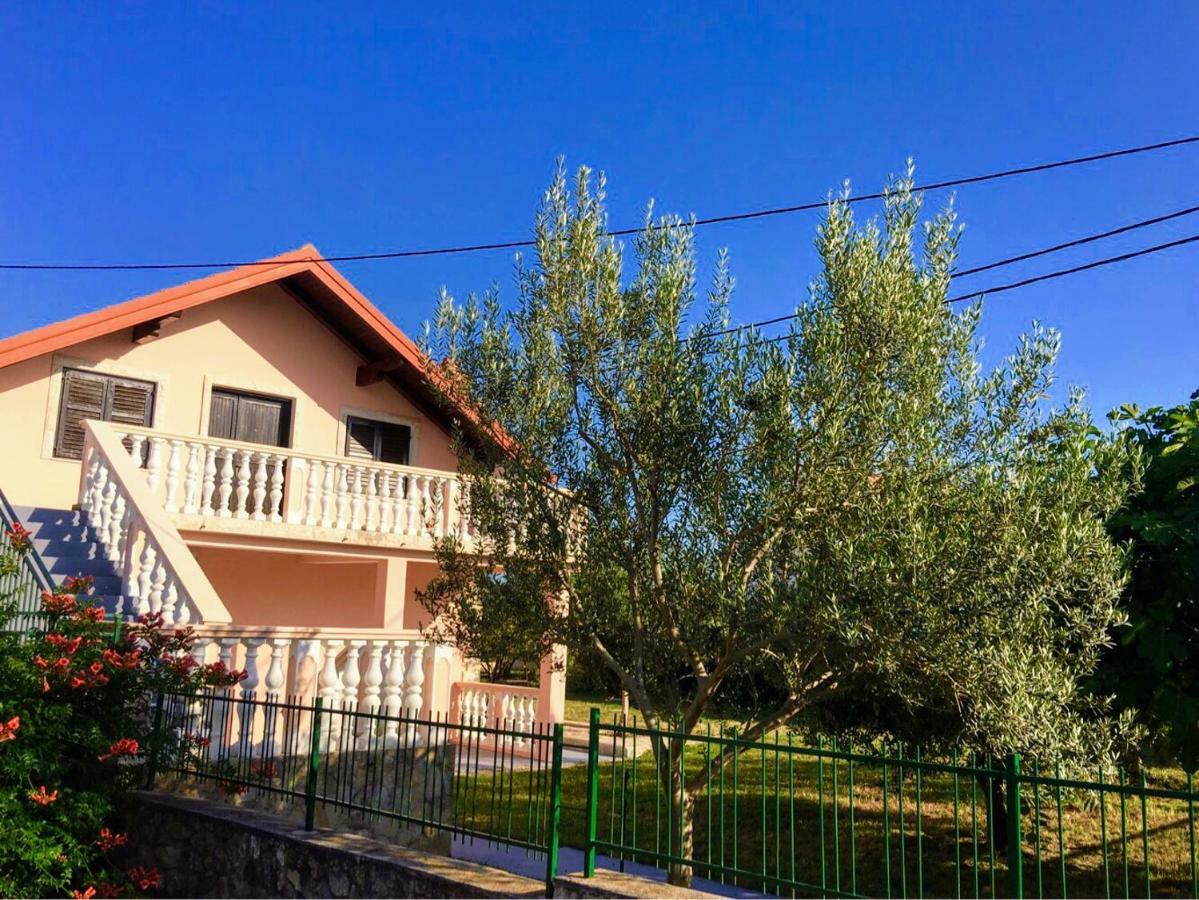 Vacation House Maslina Rupalj Buitenkant foto