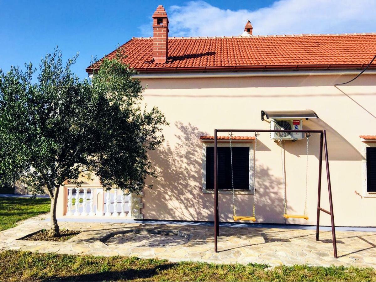 Vacation House Maslina Rupalj Buitenkant foto