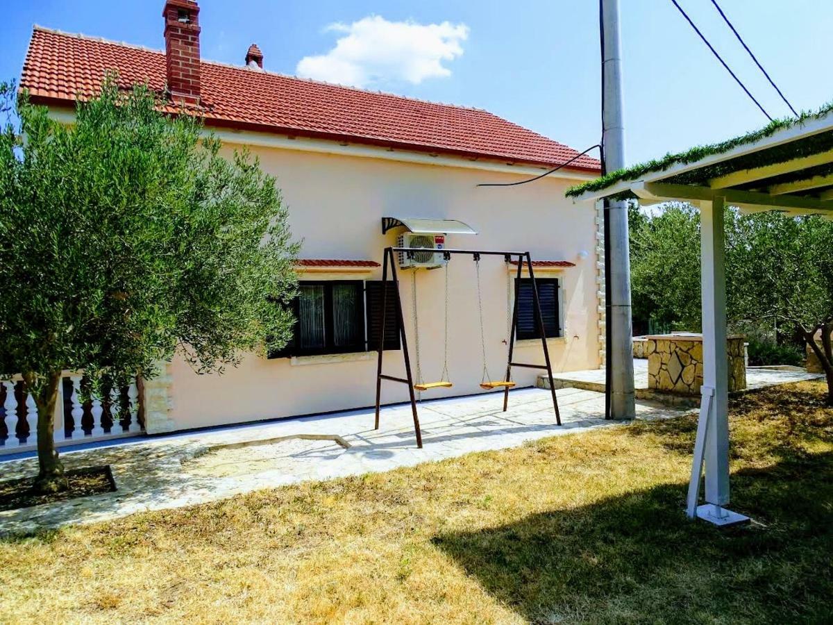 Vacation House Maslina Rupalj Buitenkant foto