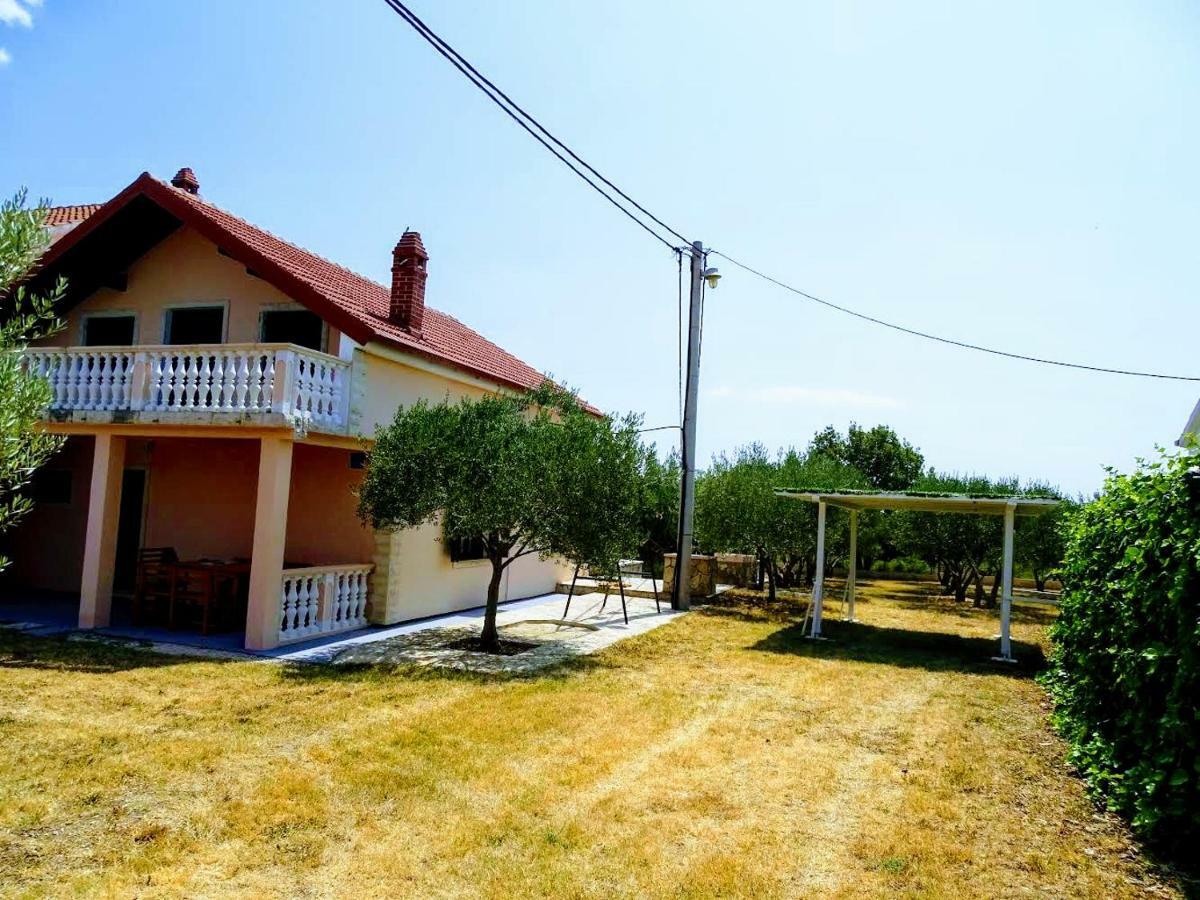 Vacation House Maslina Rupalj Buitenkant foto