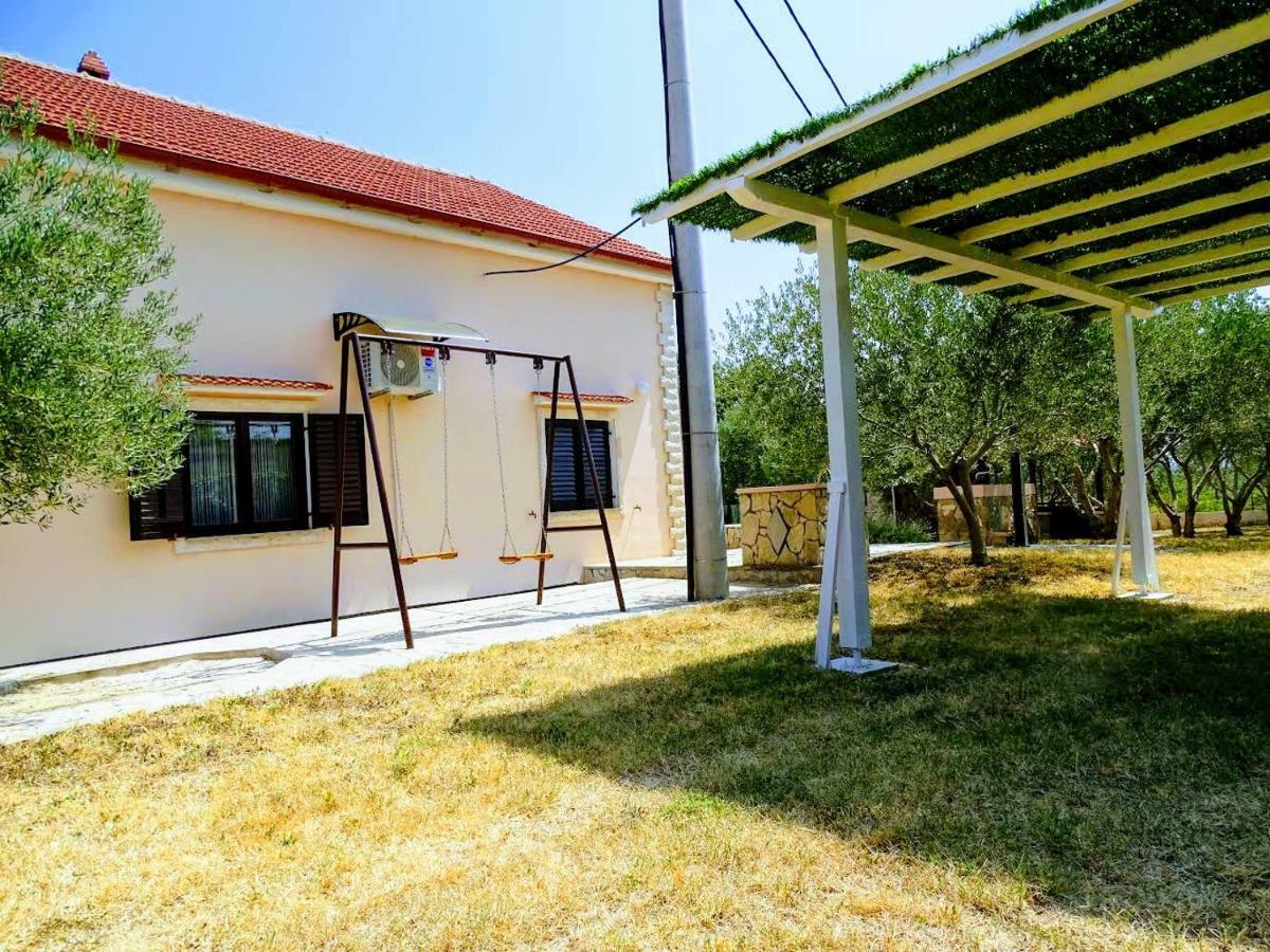 Vacation House Maslina Rupalj Buitenkant foto